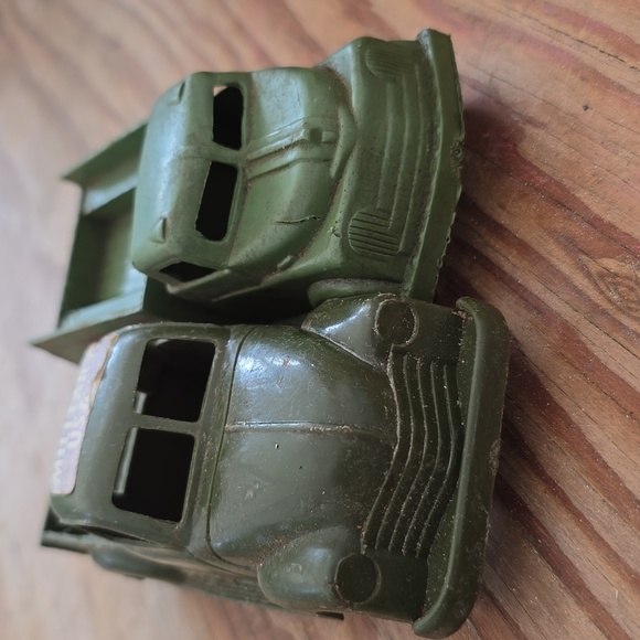 Vintage 2 army Trucks + army figure Mix lot 1960s Toys - Picture 5 of 11